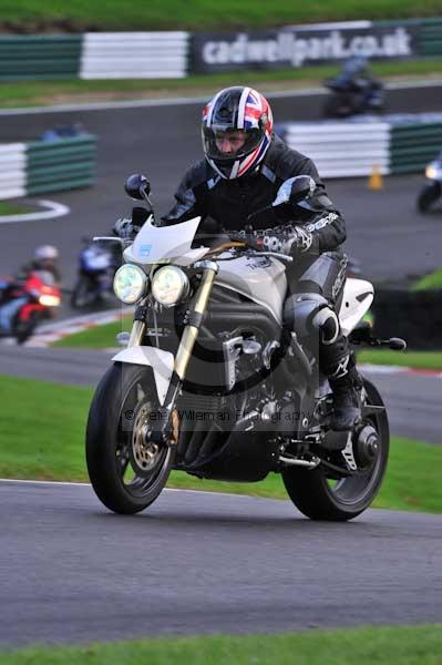 Motorcycle action photographs;cadwell;cadwell park photographs;event digital images;eventdigitalimages;motor racing louth lincolnshire;no limits trackday;peter wileman photography;trackday;trackday digital images;trackday photos