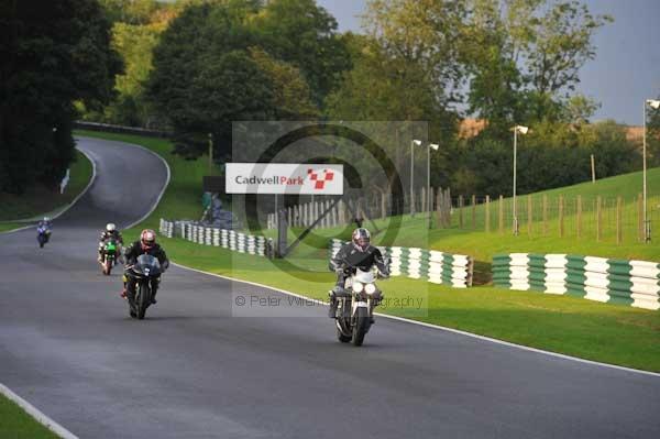 Motorcycle action photographs;cadwell;cadwell park photographs;event digital images;eventdigitalimages;motor racing louth lincolnshire;no limits trackday;peter wileman photography;trackday;trackday digital images;trackday photos