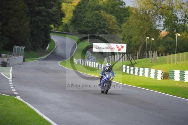 Motorcycle action photographs;cadwell;cadwell park photographs;event digital images;eventdigitalimages;motor racing louth lincolnshire;no limits trackday;peter wileman photography;trackday;trackday digital images;trackday photos