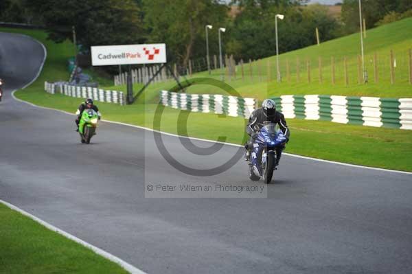 Motorcycle action photographs;cadwell;cadwell park photographs;event digital images;eventdigitalimages;motor racing louth lincolnshire;no limits trackday;peter wileman photography;trackday;trackday digital images;trackday photos