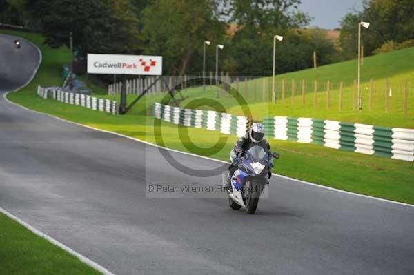 Motorcycle action photographs;cadwell;cadwell park photographs;event digital images;eventdigitalimages;motor racing louth lincolnshire;no limits trackday;peter wileman photography;trackday;trackday digital images;trackday photos
