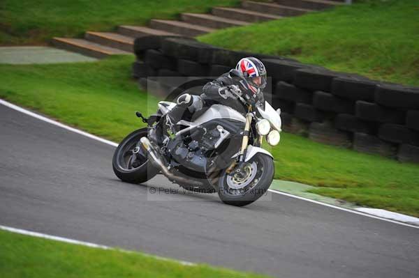 Motorcycle action photographs;cadwell;cadwell park photographs;event digital images;eventdigitalimages;motor racing louth lincolnshire;no limits trackday;peter wileman photography;trackday;trackday digital images;trackday photos