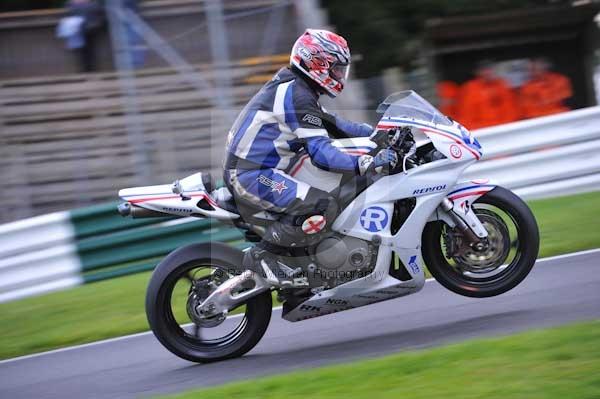 Motorcycle action photographs;cadwell;cadwell park photographs;event digital images;eventdigitalimages;motor racing louth lincolnshire;no limits trackday;peter wileman photography;trackday;trackday digital images;trackday photos