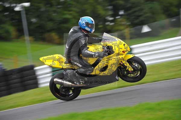 Motorcycle action photographs;cadwell;cadwell park photographs;event digital images;eventdigitalimages;motor racing louth lincolnshire;no limits trackday;peter wileman photography;trackday;trackday digital images;trackday photos