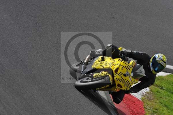 Motorcycle action photographs;cadwell;cadwell park photographs;event digital images;eventdigitalimages;motor racing louth lincolnshire;no limits trackday;peter wileman photography;trackday;trackday digital images;trackday photos