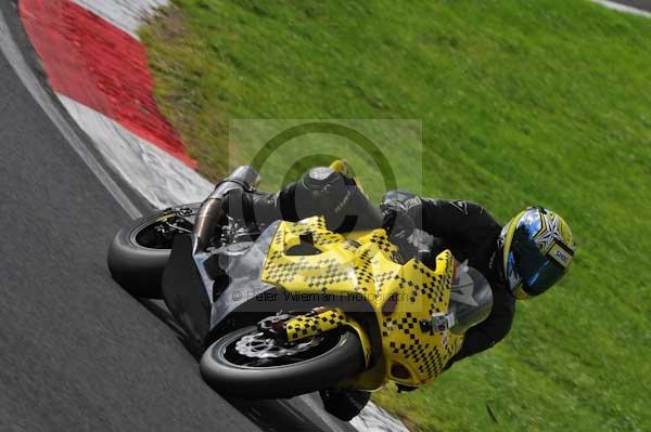 Motorcycle action photographs;cadwell;cadwell park photographs;event digital images;eventdigitalimages;motor racing louth lincolnshire;no limits trackday;peter wileman photography;trackday;trackday digital images;trackday photos