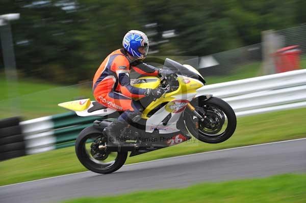Motorcycle action photographs;cadwell;cadwell park photographs;event digital images;eventdigitalimages;motor racing louth lincolnshire;no limits trackday;peter wileman photography;trackday;trackday digital images;trackday photos