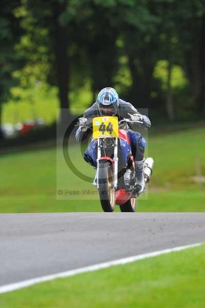 Motorcycle action photographs;cadwell;cadwell park photographs;event digital images;eventdigitalimages;motor racing louth lincolnshire;no limits trackday;peter wileman photography;trackday;trackday digital images;trackday photos