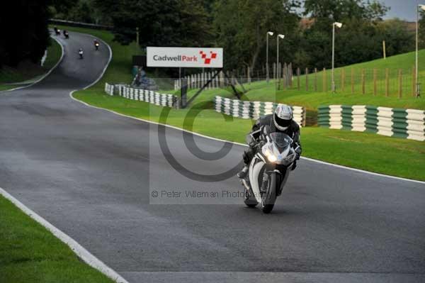 Motorcycle action photographs;cadwell;cadwell park photographs;event digital images;eventdigitalimages;motor racing louth lincolnshire;no limits trackday;peter wileman photography;trackday;trackday digital images;trackday photos