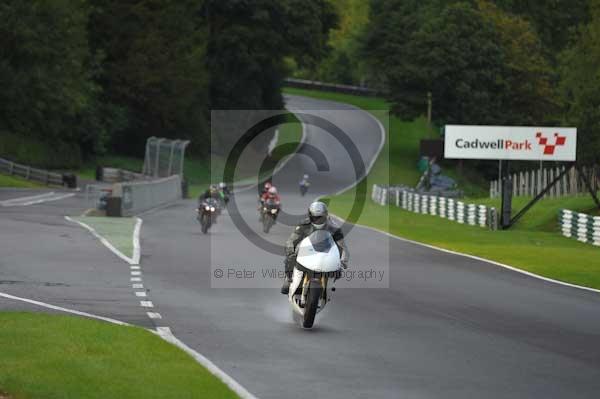 Motorcycle action photographs;cadwell;cadwell park photographs;event digital images;eventdigitalimages;motor racing louth lincolnshire;no limits trackday;peter wileman photography;trackday;trackday digital images;trackday photos