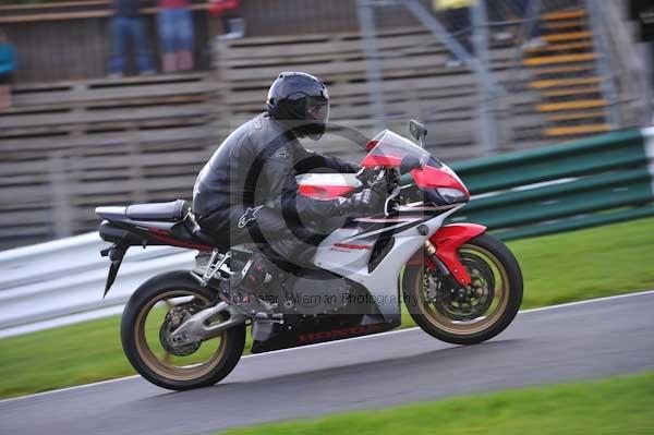 Motorcycle action photographs;cadwell;cadwell park photographs;event digital images;eventdigitalimages;motor racing louth lincolnshire;no limits trackday;peter wileman photography;trackday;trackday digital images;trackday photos