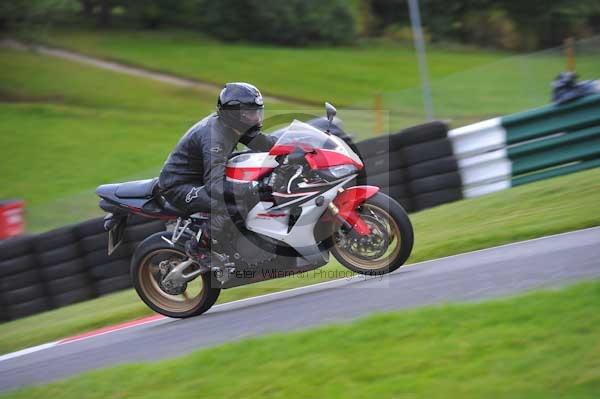 Motorcycle action photographs;cadwell;cadwell park photographs;event digital images;eventdigitalimages;motor racing louth lincolnshire;no limits trackday;peter wileman photography;trackday;trackday digital images;trackday photos