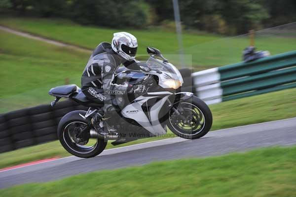Motorcycle action photographs;cadwell;cadwell park photographs;event digital images;eventdigitalimages;motor racing louth lincolnshire;no limits trackday;peter wileman photography;trackday;trackday digital images;trackday photos