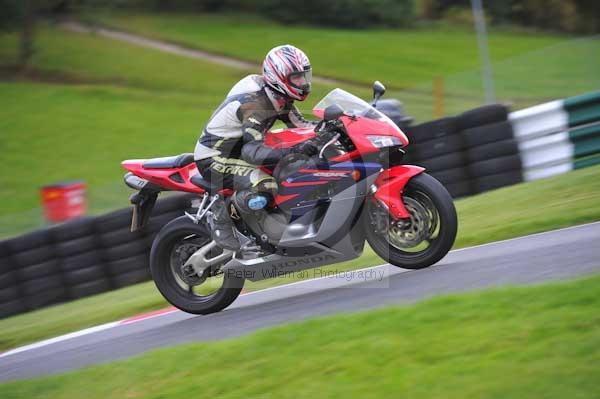 Motorcycle action photographs;cadwell;cadwell park photographs;event digital images;eventdigitalimages;motor racing louth lincolnshire;no limits trackday;peter wileman photography;trackday;trackday digital images;trackday photos
