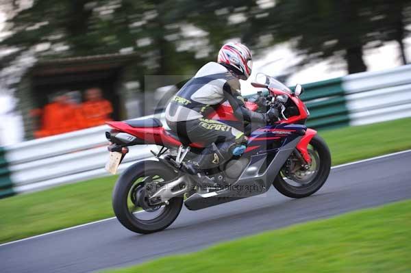 Motorcycle action photographs;cadwell;cadwell park photographs;event digital images;eventdigitalimages;motor racing louth lincolnshire;no limits trackday;peter wileman photography;trackday;trackday digital images;trackday photos
