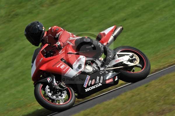 Motorcycle action photographs;cadwell;cadwell park photographs;event digital images;eventdigitalimages;motor racing louth lincolnshire;no limits trackday;peter wileman photography;trackday;trackday digital images;trackday photos