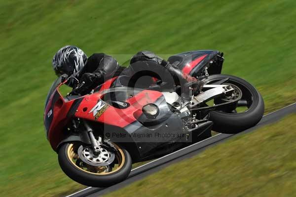 Motorcycle action photographs;cadwell;cadwell park photographs;event digital images;eventdigitalimages;motor racing louth lincolnshire;no limits trackday;peter wileman photography;trackday;trackday digital images;trackday photos