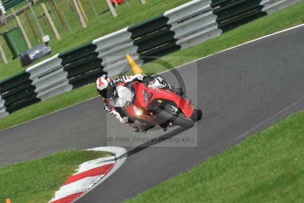 Motorcycle action photographs;cadwell;cadwell park photographs;event digital images;eventdigitalimages;motor racing louth lincolnshire;no limits trackday;peter wileman photography;trackday;trackday digital images;trackday photos