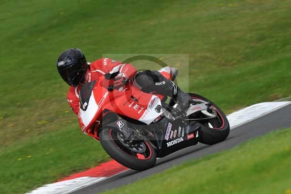 Motorcycle action photographs;cadwell;cadwell park photographs;event digital images;eventdigitalimages;motor racing louth lincolnshire;no limits trackday;peter wileman photography;trackday;trackday digital images;trackday photos