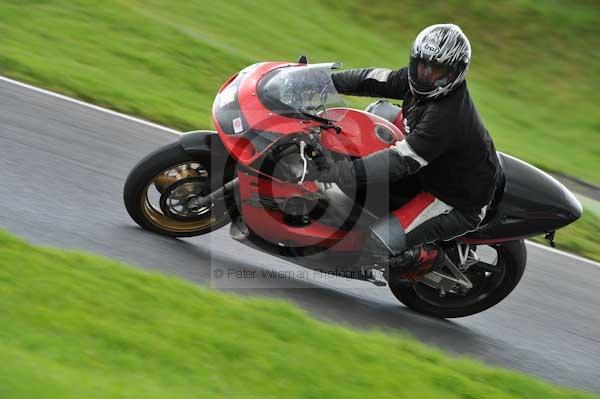 Motorcycle action photographs;cadwell;cadwell park photographs;event digital images;eventdigitalimages;motor racing louth lincolnshire;no limits trackday;peter wileman photography;trackday;trackday digital images;trackday photos
