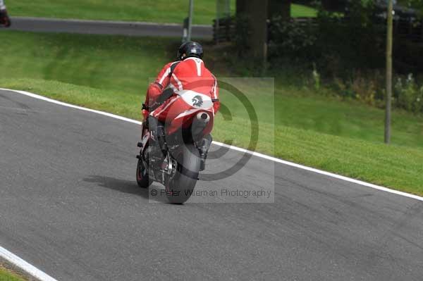 Motorcycle action photographs;cadwell;cadwell park photographs;event digital images;eventdigitalimages;motor racing louth lincolnshire;no limits trackday;peter wileman photography;trackday;trackday digital images;trackday photos
