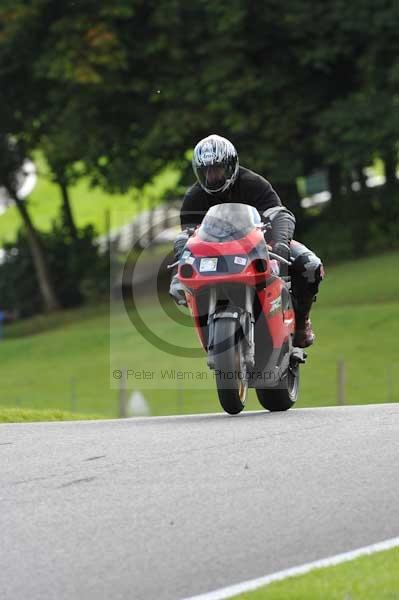 Motorcycle action photographs;cadwell;cadwell park photographs;event digital images;eventdigitalimages;motor racing louth lincolnshire;no limits trackday;peter wileman photography;trackday;trackday digital images;trackday photos