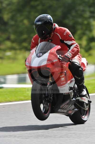 Motorcycle action photographs;cadwell;cadwell park photographs;event digital images;eventdigitalimages;motor racing louth lincolnshire;no limits trackday;peter wileman photography;trackday;trackday digital images;trackday photos