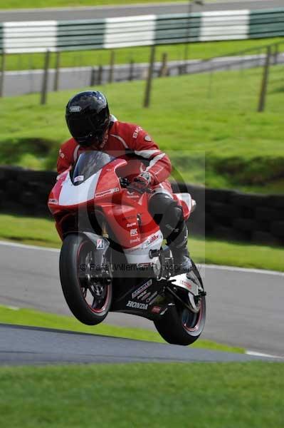 Motorcycle action photographs;cadwell;cadwell park photographs;event digital images;eventdigitalimages;motor racing louth lincolnshire;no limits trackday;peter wileman photography;trackday;trackday digital images;trackday photos