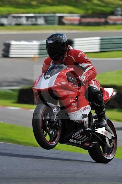 Motorcycle action photographs;cadwell;cadwell park photographs;event digital images;eventdigitalimages;motor racing louth lincolnshire;no limits trackday;peter wileman photography;trackday;trackday digital images;trackday photos