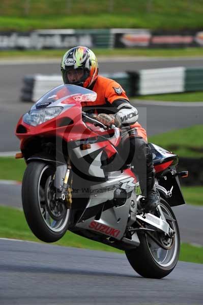 Motorcycle action photographs;cadwell;cadwell park photographs;event digital images;eventdigitalimages;motor racing louth lincolnshire;no limits trackday;peter wileman photography;trackday;trackday digital images;trackday photos