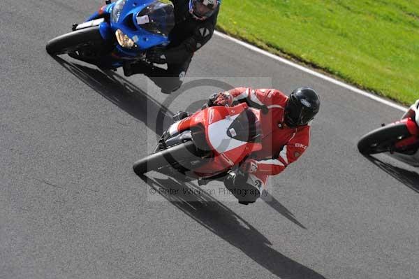 Motorcycle action photographs;cadwell;cadwell park photographs;event digital images;eventdigitalimages;motor racing louth lincolnshire;no limits trackday;peter wileman photography;trackday;trackday digital images;trackday photos