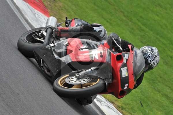 Motorcycle action photographs;cadwell;cadwell park photographs;event digital images;eventdigitalimages;motor racing louth lincolnshire;no limits trackday;peter wileman photography;trackday;trackday digital images;trackday photos