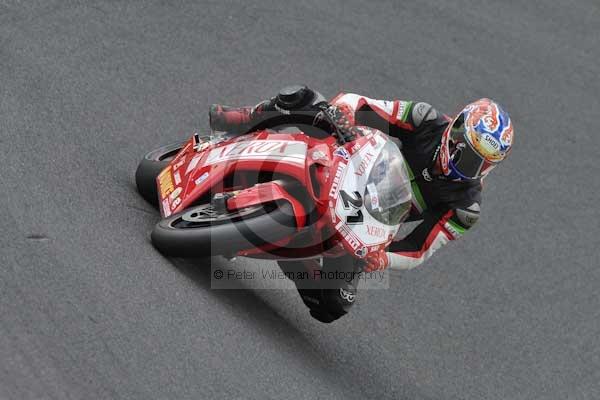 Motorcycle action photographs;cadwell;cadwell park photographs;event digital images;eventdigitalimages;motor racing louth lincolnshire;no limits trackday;peter wileman photography;trackday;trackday digital images;trackday photos