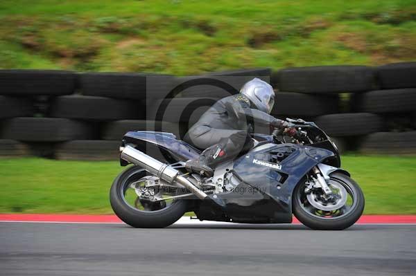Motorcycle action photographs;cadwell;cadwell park photographs;event digital images;eventdigitalimages;motor racing louth lincolnshire;no limits trackday;peter wileman photography;trackday;trackday digital images;trackday photos