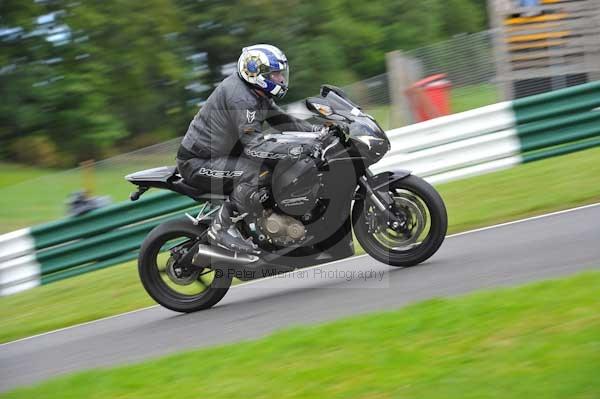 Motorcycle action photographs;cadwell;cadwell park photographs;event digital images;eventdigitalimages;motor racing louth lincolnshire;no limits trackday;peter wileman photography;trackday;trackday digital images;trackday photos
