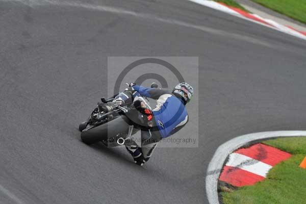 Motorcycle action photographs;cadwell;cadwell park photographs;event digital images;eventdigitalimages;motor racing louth lincolnshire;no limits trackday;peter wileman photography;trackday;trackday digital images;trackday photos