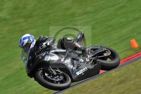 Motorcycle action photographs;cadwell;cadwell park photographs;event digital images;eventdigitalimages;motor racing louth lincolnshire;no limits trackday;peter wileman photography;trackday;trackday digital images;trackday photos