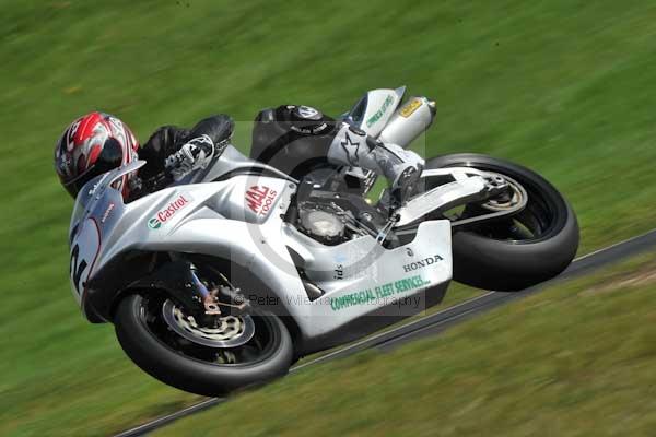 Motorcycle action photographs;cadwell;cadwell park photographs;event digital images;eventdigitalimages;motor racing louth lincolnshire;no limits trackday;peter wileman photography;trackday;trackday digital images;trackday photos