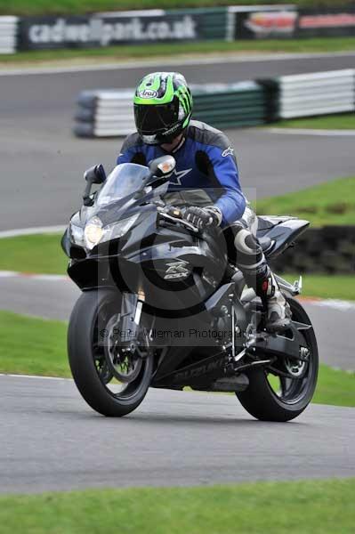 Motorcycle action photographs;cadwell;cadwell park photographs;event digital images;eventdigitalimages;motor racing louth lincolnshire;no limits trackday;peter wileman photography;trackday;trackday digital images;trackday photos
