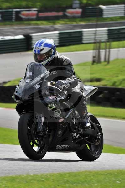 Motorcycle action photographs;cadwell;cadwell park photographs;event digital images;eventdigitalimages;motor racing louth lincolnshire;no limits trackday;peter wileman photography;trackday;trackday digital images;trackday photos