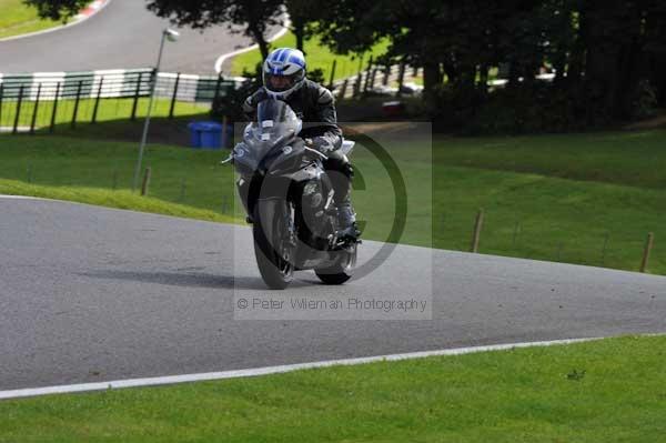 Motorcycle action photographs;cadwell;cadwell park photographs;event digital images;eventdigitalimages;motor racing louth lincolnshire;no limits trackday;peter wileman photography;trackday;trackday digital images;trackday photos