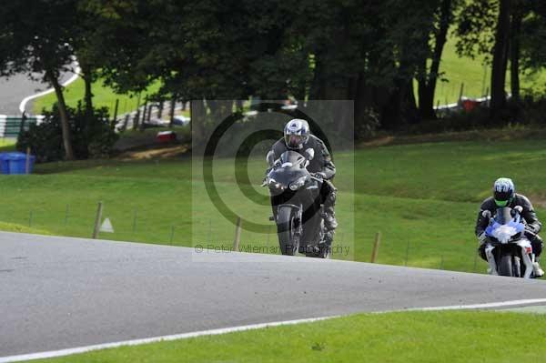 Motorcycle action photographs;cadwell;cadwell park photographs;event digital images;eventdigitalimages;motor racing louth lincolnshire;no limits trackday;peter wileman photography;trackday;trackday digital images;trackday photos