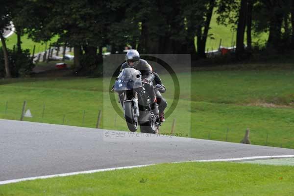 Motorcycle action photographs;cadwell;cadwell park photographs;event digital images;eventdigitalimages;motor racing louth lincolnshire;no limits trackday;peter wileman photography;trackday;trackday digital images;trackday photos