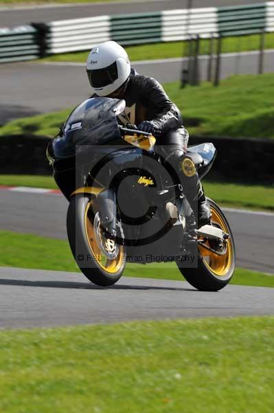 Motorcycle action photographs;cadwell;cadwell park photographs;event digital images;eventdigitalimages;motor racing louth lincolnshire;no limits trackday;peter wileman photography;trackday;trackday digital images;trackday photos