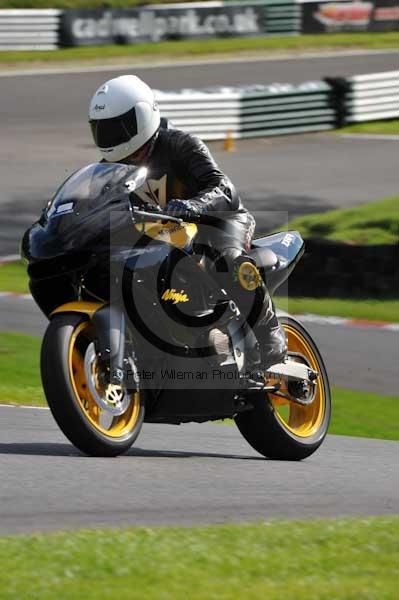 Motorcycle action photographs;cadwell;cadwell park photographs;event digital images;eventdigitalimages;motor racing louth lincolnshire;no limits trackday;peter wileman photography;trackday;trackday digital images;trackday photos