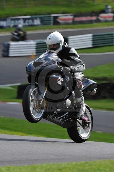 Motorcycle action photographs;cadwell;cadwell park photographs;event digital images;eventdigitalimages;motor racing louth lincolnshire;no limits trackday;peter wileman photography;trackday;trackday digital images;trackday photos
