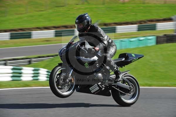 Motorcycle action photographs;cadwell;cadwell park photographs;event digital images;eventdigitalimages;motor racing louth lincolnshire;no limits trackday;peter wileman photography;trackday;trackday digital images;trackday photos