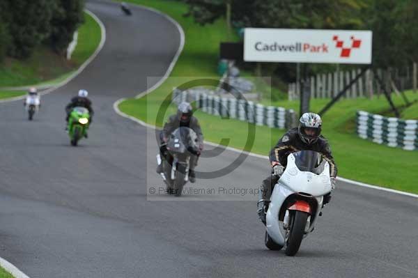 Motorcycle action photographs;cadwell;cadwell park photographs;event digital images;eventdigitalimages;motor racing louth lincolnshire;no limits trackday;peter wileman photography;trackday;trackday digital images;trackday photos