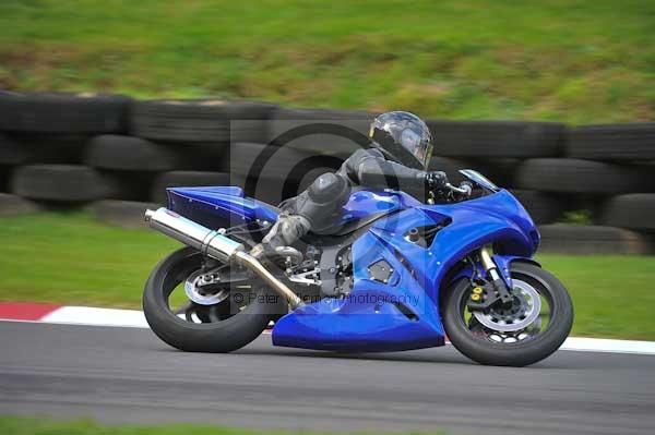Motorcycle action photographs;cadwell;cadwell park photographs;event digital images;eventdigitalimages;motor racing louth lincolnshire;no limits trackday;peter wileman photography;trackday;trackday digital images;trackday photos