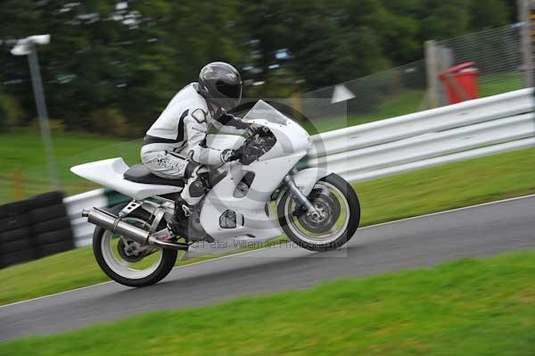 Motorcycle action photographs;cadwell;cadwell park photographs;event digital images;eventdigitalimages;motor racing louth lincolnshire;no limits trackday;peter wileman photography;trackday;trackday digital images;trackday photos